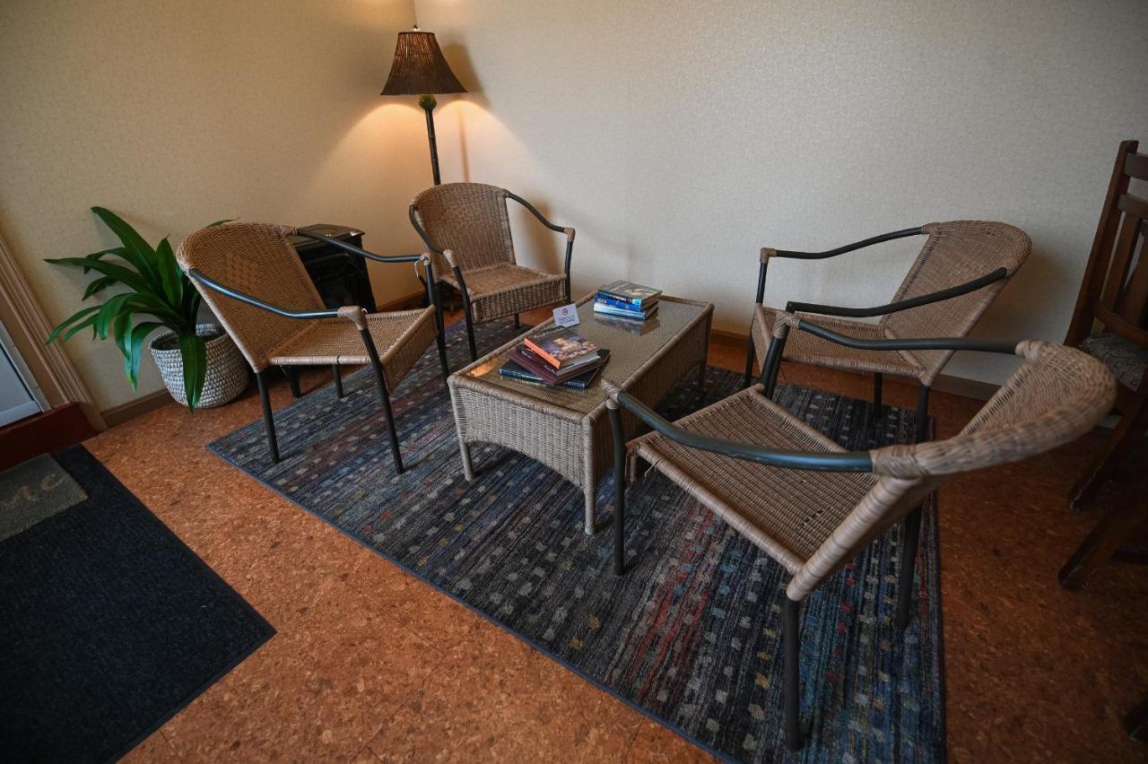 The Lakehouse Inn Geneva Dış mekan fotoğraf